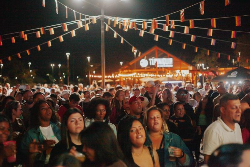 Oktoberfest do Harmonia terá Comunidade Nin-Jitsu, shows e competição de chope em metro neste sábado (17)