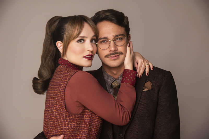Larissa Manoela e André Luiz Frambach estreiam juntos no teatro com a comédia 'Descalços no Parque', em Porto Alegre