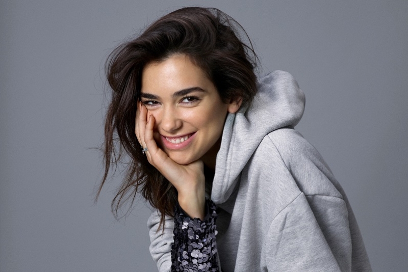 Dua Lipa, Jon Hopkins e Tati Portella abrem show de Coldplay em Porto Alegre