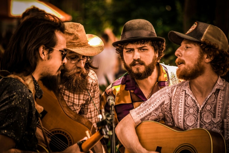 Cartas na Rua mostra seu bluegrass no Chapéu Acústico