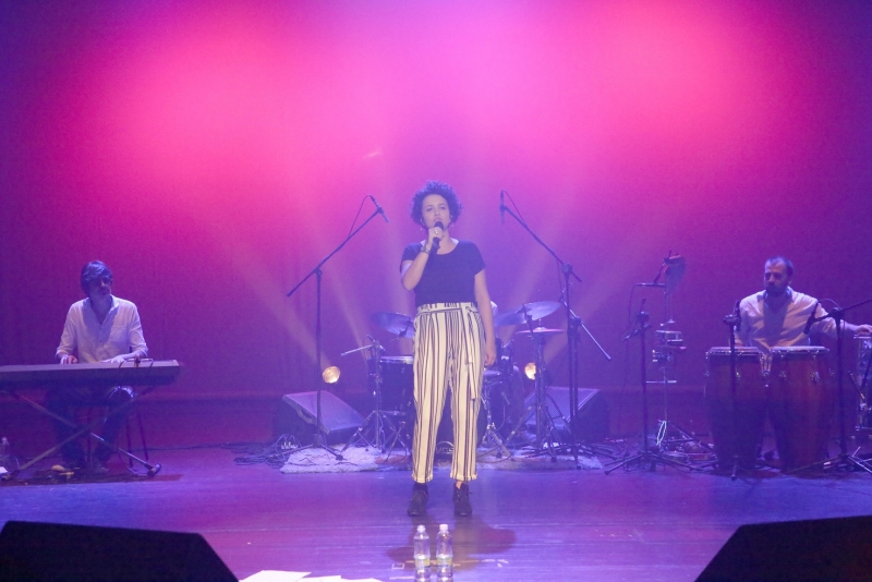 Camila Lopez e o Arrastão levam o Tributo Elis Regina ao Teatro da AMRIGS