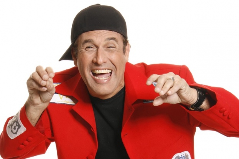 Sérgio Mallandro apresenta o stand-up comedy 'Sem Censura' no Teatro AMRIGS