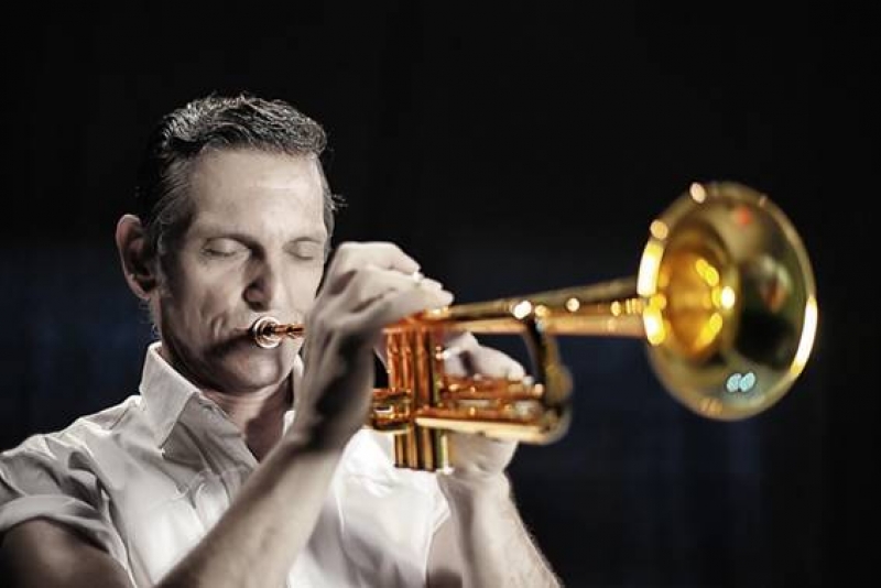 Espetáculo 'Chet Baker, Apenas Um Sopro' com Paulo Miklos chega a Porto Alegre em agosto