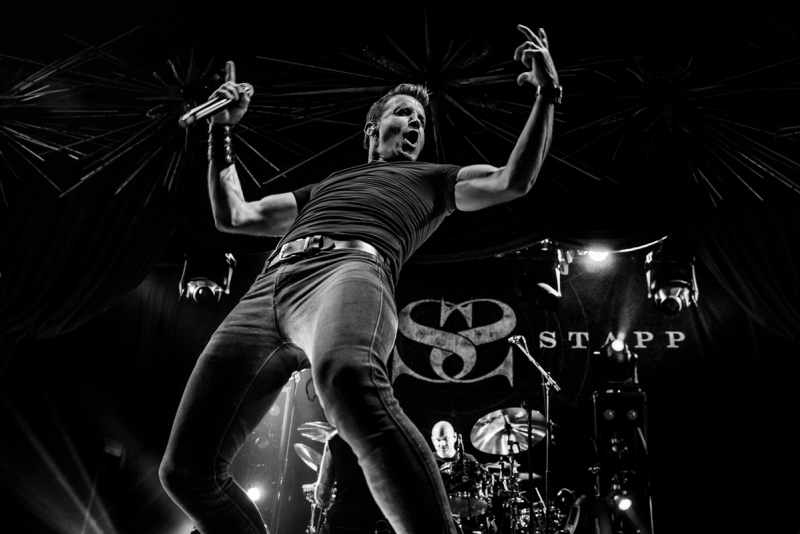 Vocalista do Creed, Scott Stapp apresenta em Porto Alegre show do novo álbum 