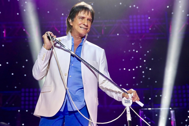 Roberto Carlos realiza sua primeira live neste domingo, dia 19, às 19h45