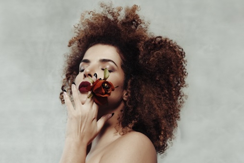 Vanessa da Mata faz segunda Live Solidária no próximo sábado (30)