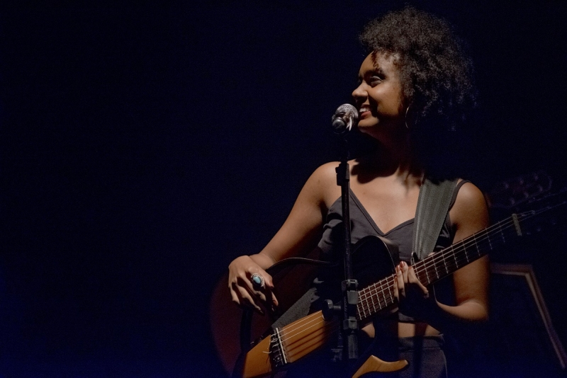 Valéria Custódio apresenta em live neste sábado o último show da turnê ' Púrpura - Dois'