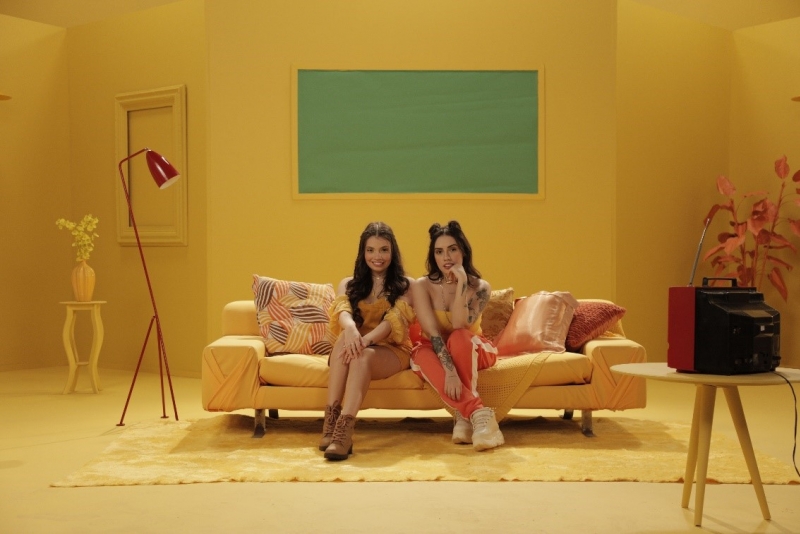 Carol & Vitoria lançam nesta quarta-feira (09), o clipe da inédita 'Pode Parar'