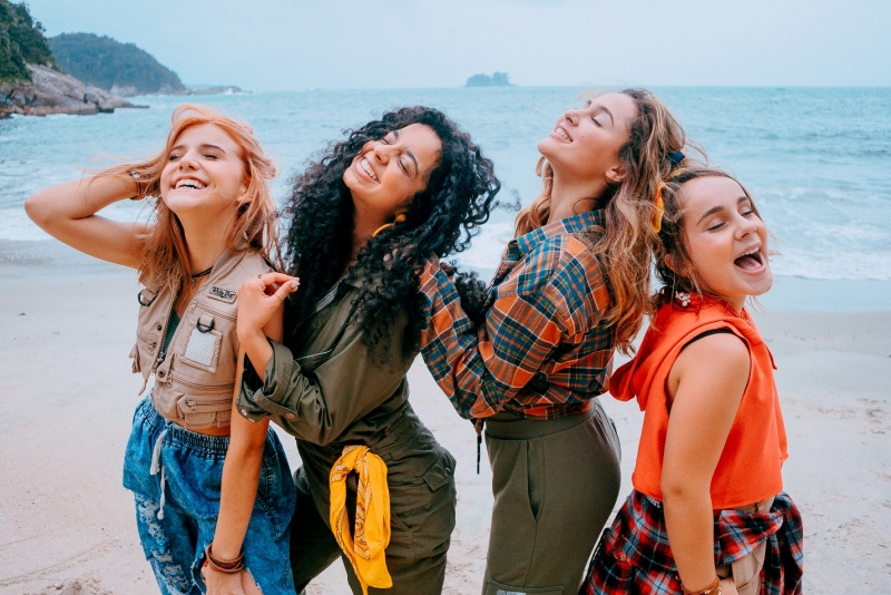 Sienna se une a BFF Girls lançam 'Lembra Você', que chega acompanhada de videoclipe