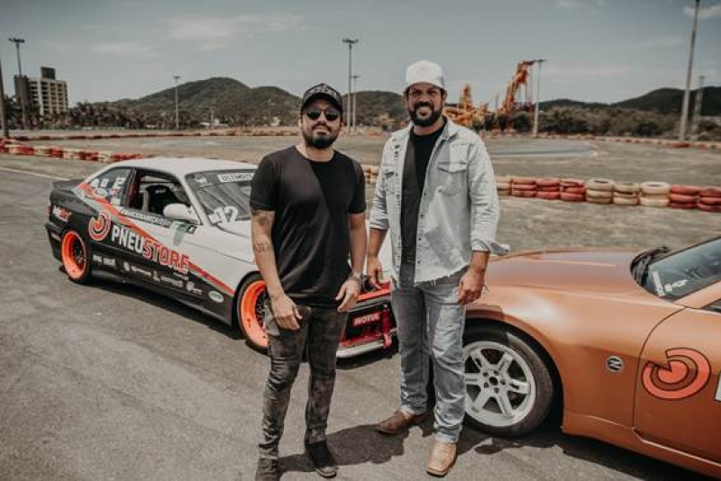 Fernando e Sorocaba apresentam nesta quinta-feira, (26), a live 'FS Race'