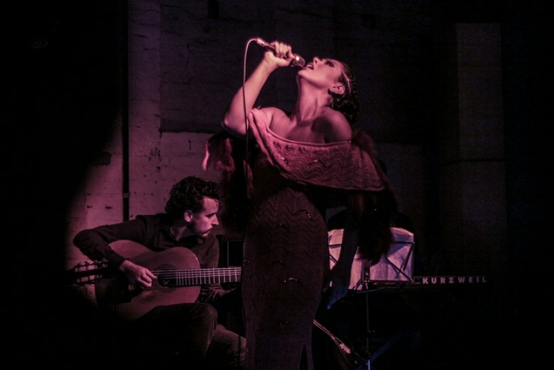 Nani Medeiros e Mathias 7 Cordas misturam MPB e fado em live musical nesta quarta-feira