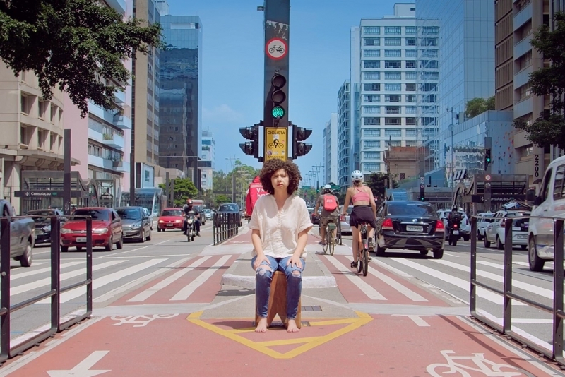 Roberta Campos lança reflexivo clipe da faixa 'Sentinela'