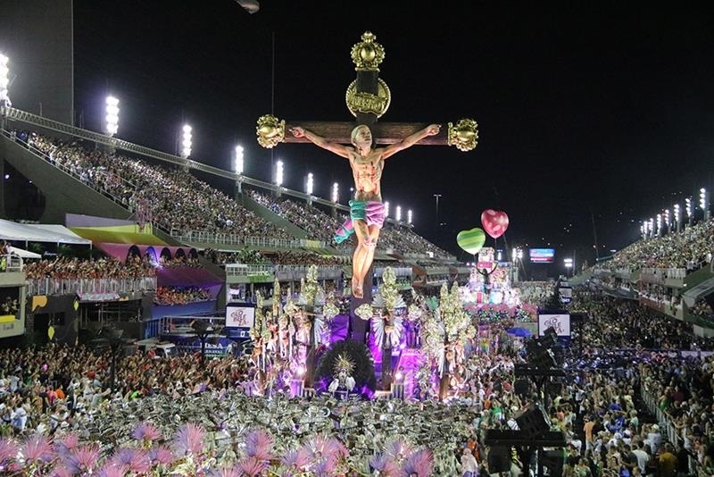 Mangueira pretende fazer desfile virtual de carnaval em 2021