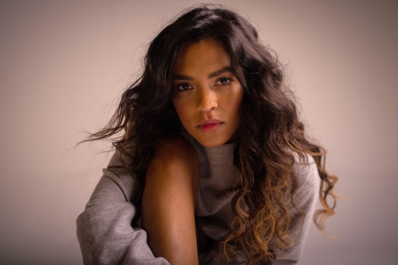 Lucy Alves lança hoje o single 'Avisa', primeiro de novo álbum que chega em junho