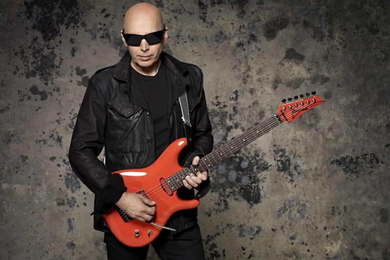 o guitarrista norte-americano Joe Satriani se apresenta em Porto Alegre neste domingo