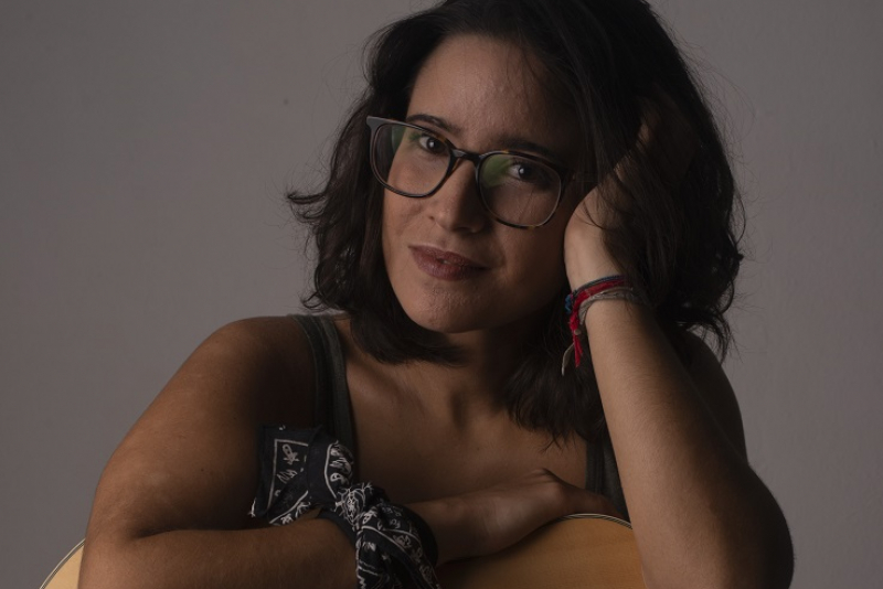 A cantora e compositora Marcela Brandão lança o single ''Batedeira''