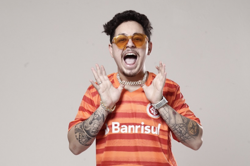 Gio Lisboa apresenta ''A Volta do Torcedor Louco'' no Teatro da Amrigs