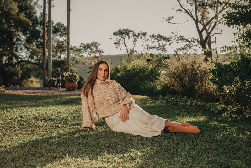 Ivete Sangalo lança álbum ''Onda Boa'', com participações especiais 