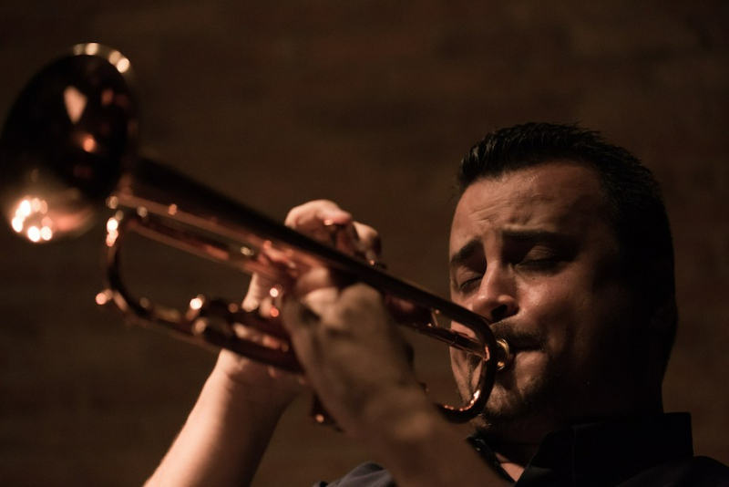 Daniel D'Alcantara e seu quinteto apresentam standards do jazz no Instituto Ling