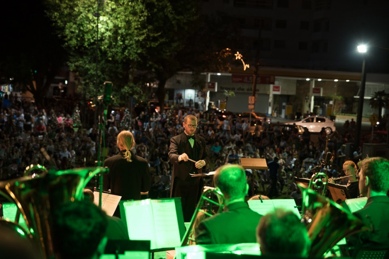 Natal na praça apresenta Orquestra de Carlos Barbosa e o guitarrista Bruno Mello