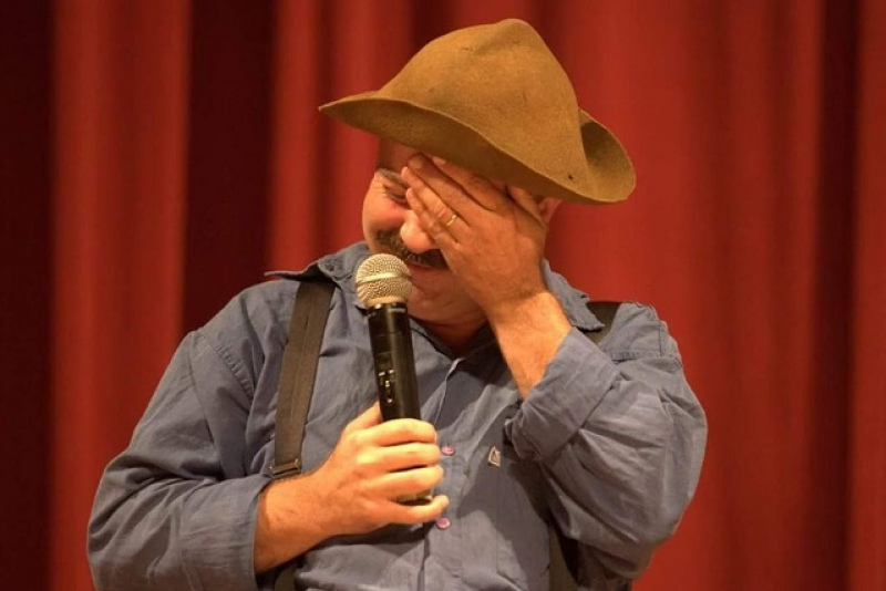 Paulinho Mixaria apresenta novo show de humor em Porto Alegre, Gravataí e Novo Hamburgo