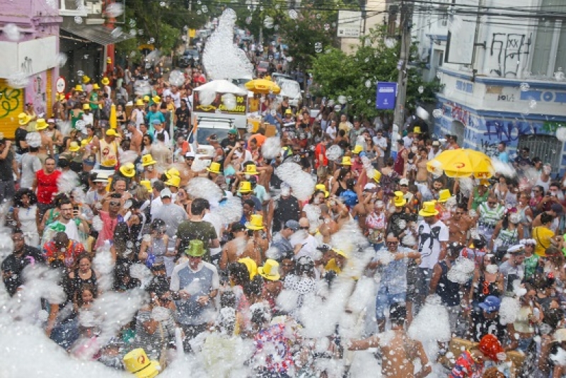 Trio Elétrico com banho de espuma retorna para as Ruas de Porto Alegre