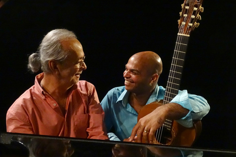 Farol Santander recebe o pianista Gilson Peranzzetta e o violonista Marcel Powell 