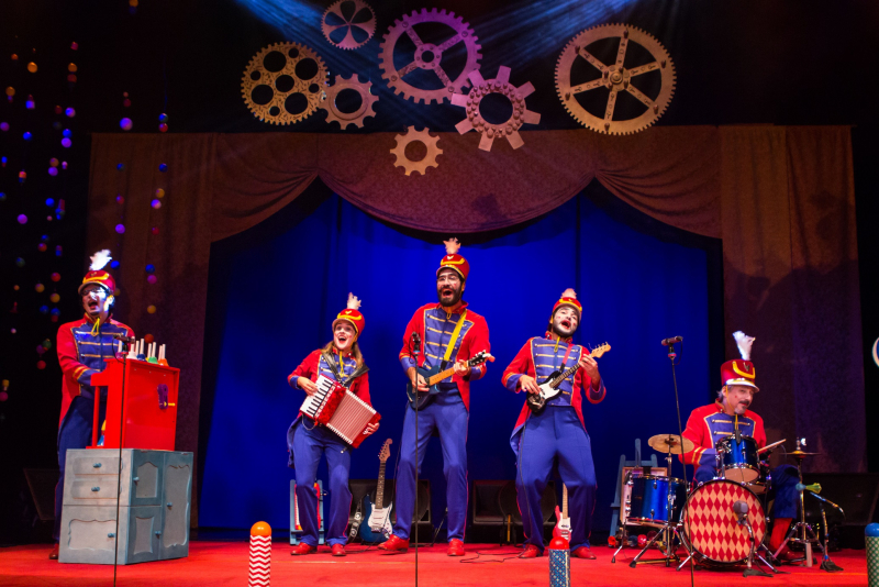 Orquestra de Brinquedos se apresenta neste fim de semana no Theatro São Pedro