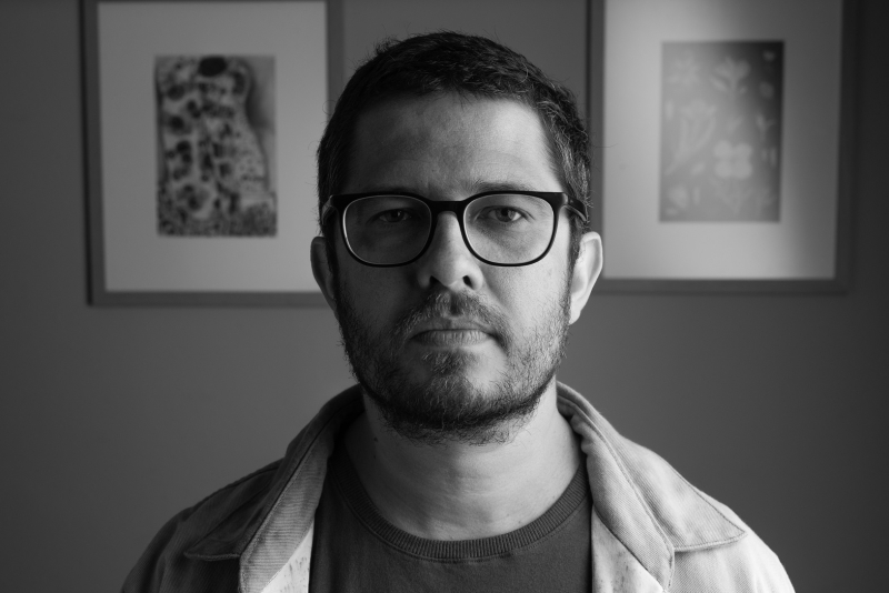 O cantor e compositor Chico Paz apresenta o show 'Vento Forte e Um Farol'