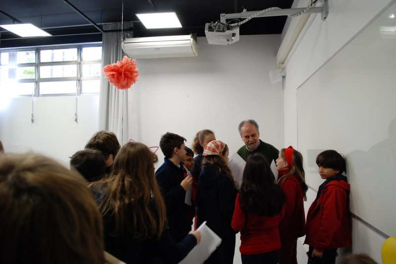 Bienal do Mercosul reúne estudantes e artistas em praças da cidade