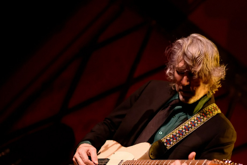 Guitarrista de Norah Jones, Jim Campilongo faz dois shows em Porto Alegre em março