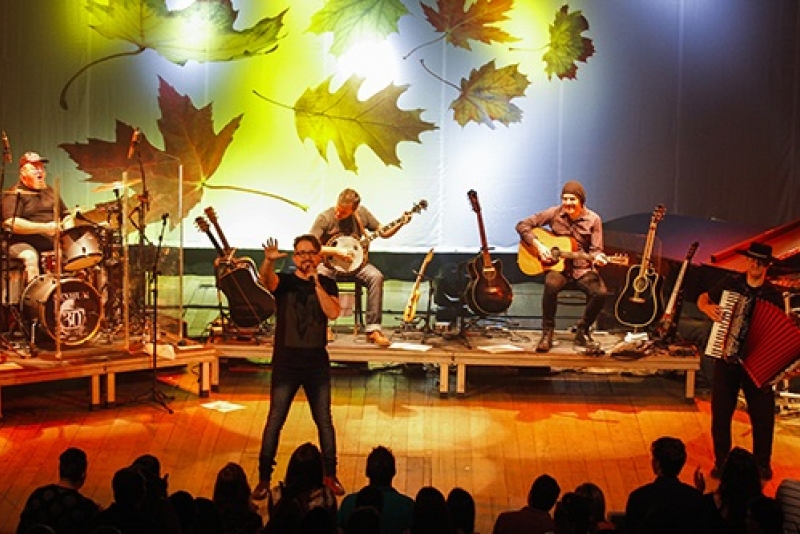 Nenhum de nós apresenta o show 