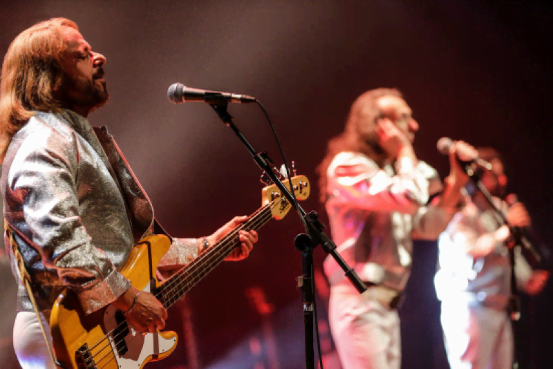 'Uma Noite com os Bee Gees' chega a Porto Alegre nesta terça-feira (19)