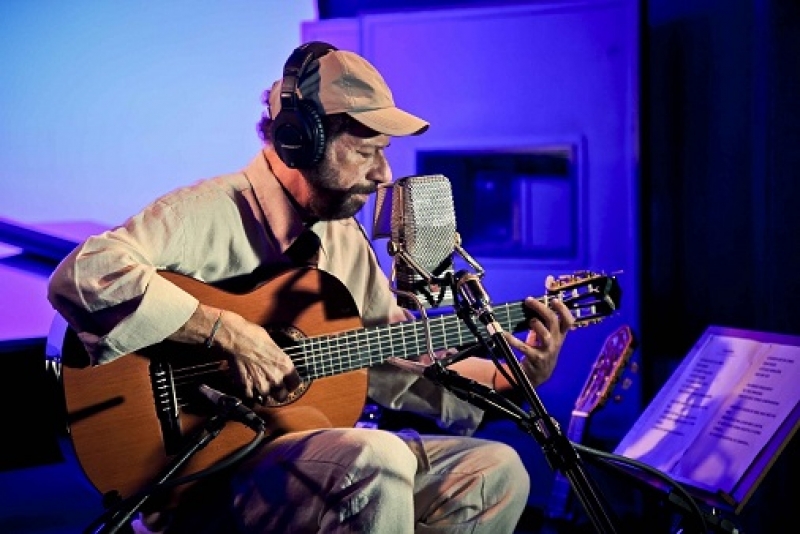 Cantor João Bosco se apresenta em Porto Alegre no Teatro do Bourbon COuntry 