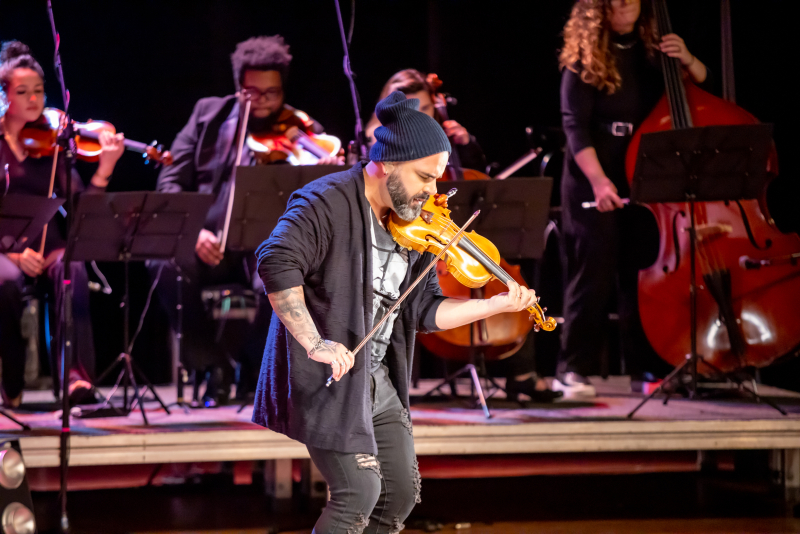 Luciano Reis apresenta em dezembro no Teatro de Câmara Túlio Piva o espetáculo 'Rock Concert'