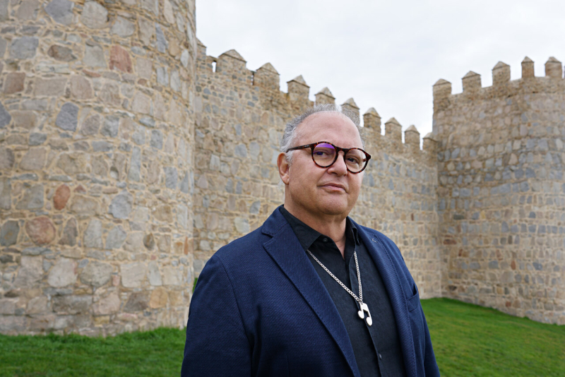 Celebrando os 45 anos de carreira, Guilherme Arantes se apresenta em Porto Alegre no Teatro da PUCRS