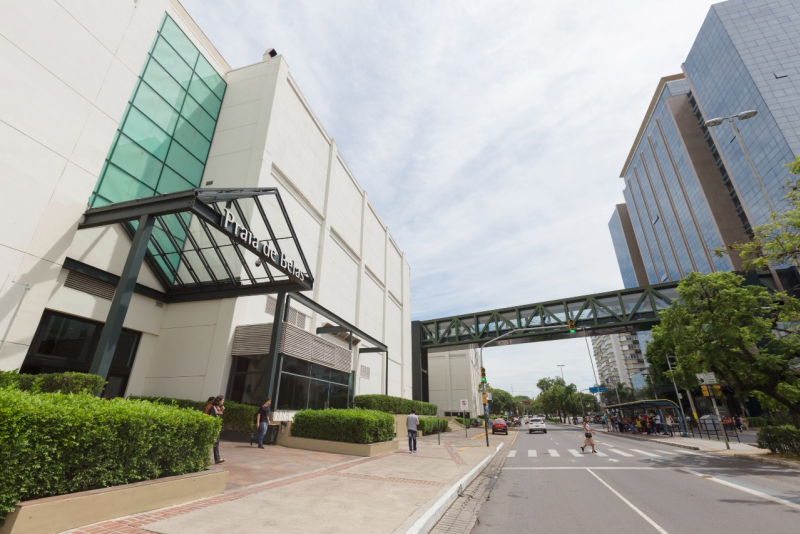 'Wandinha' terá peça de teatro gratuita no Praia de Belas Shopping durante todo o mês de outubro