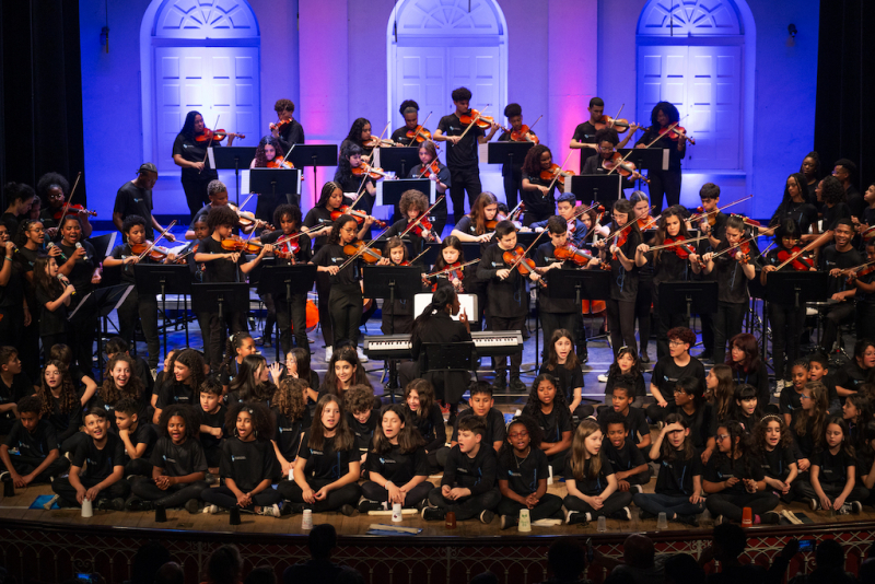 Projeto Orquestra Jovem Theatro São Pedro reúne 130 crianças e jovens em concerto no dia 15 de outubro