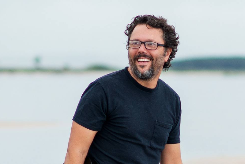 Duca Leindecker encerra turnê comemorativa dos 20 anos do DVD acústico da Cidadão Quem com show especial no Araújo Vianna