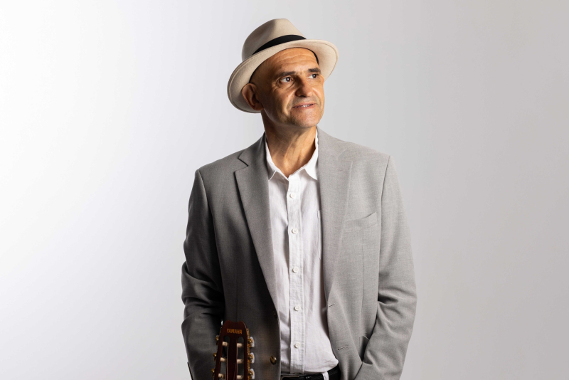 Leandro Bertolo comemora seus 60 anos com o show 'Almamaneira', seu terceiro álbum, no sábado, (31), no Espaço 373