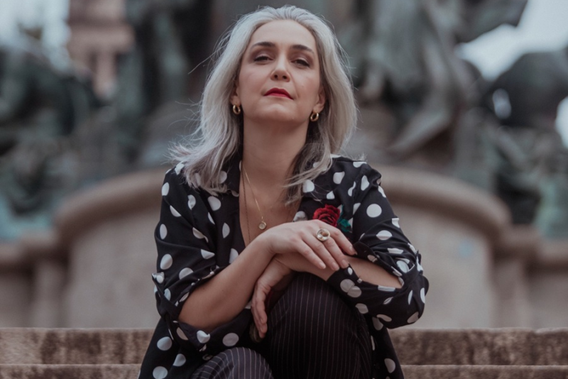 Adriana Deffenti celebra 2 anos do Barriga no Fogão com show especial em Porto Alegre