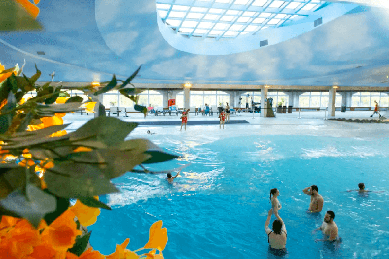 Descubra o Acquamotion Gramado: o parque aquático coberto com águas termais ideal para curtir o inverno na Serra Gaúcha