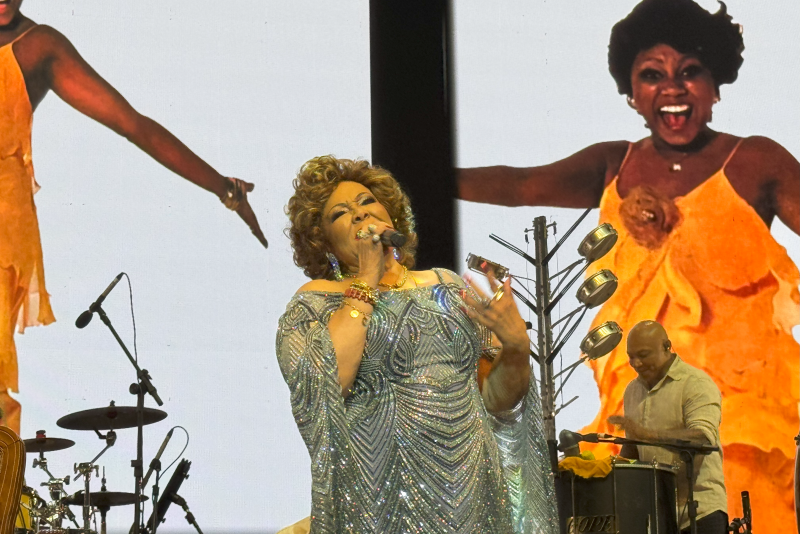 Porto Alegre vive noite inesquecível com Alcione no Araújo Vianna: cantora celebra 50 anos de carreira, samba, homenagens e surpresa 
