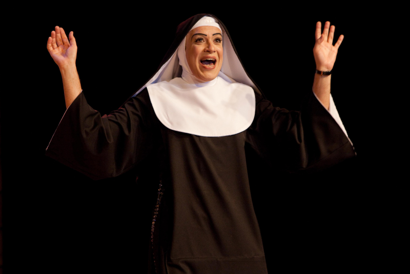 A Noviça Mais Rebelde comemora 16 anos de sucesso e chega a Porto Alegre com espetáculo no Salão de Atos da PUCRS 