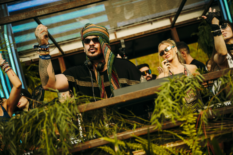 Vintage Culture comanda noite histórica no DNA Art Car em Esteio: megaevento imersivo, música eletrônica, arte e experiências