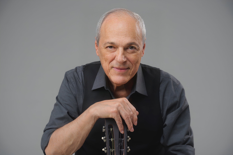 Nesta sábado, (04), Toquinho celebra 60 anos de carreira com a turnê 'Só Tenho Tempo Pra Ser Feliz - 60 Anos de Música' no Araújo Vianna