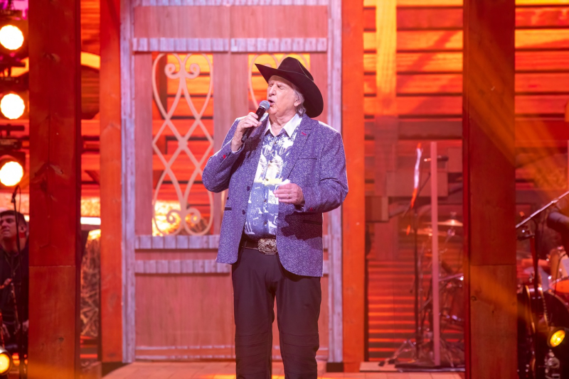 Sérgio Reis celebra 65 anos de carreira com show especial em Porto Alegre no Teatro do Bourbon Country