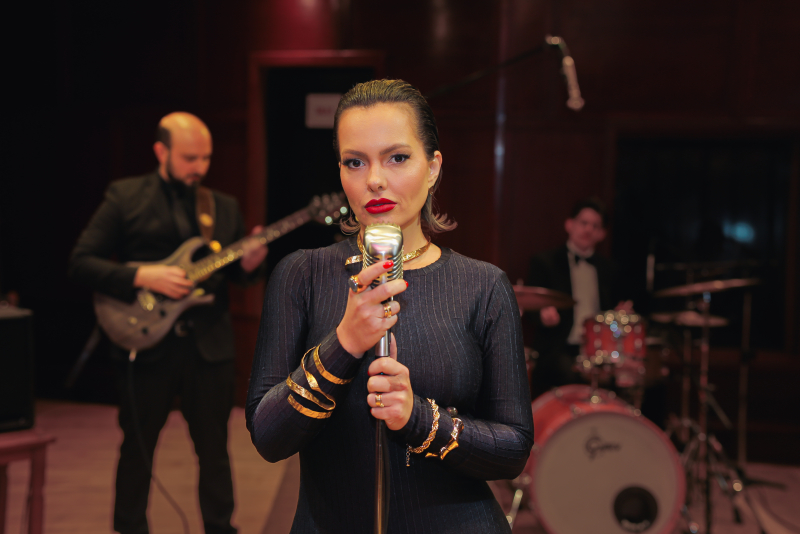 Mari Gazen apresenta 'Encanta' em Porto Alegre: um show sobre música, transformação e coragem