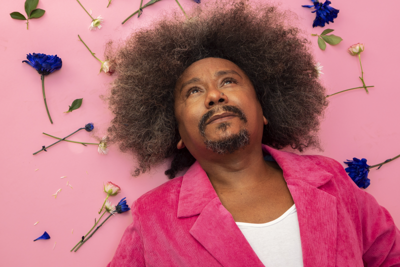 Chico César celebra 30 anos de 'Aos Vivos' com turnê por nove cidades gaúchas em novembro promovida pelo Sesc/RS