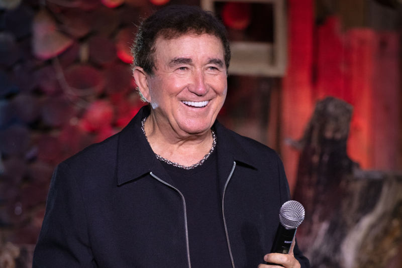 Amado Batista se apresenta nesta sexta-feira (21), em Gravataí, com a turnê que celebra seus  50 anos de carreira 